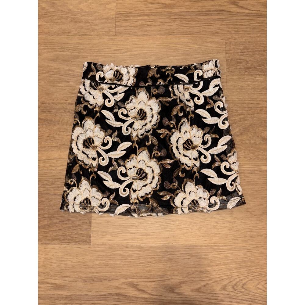 Forever 21 Embroidered black floral mini skirt size small NWT